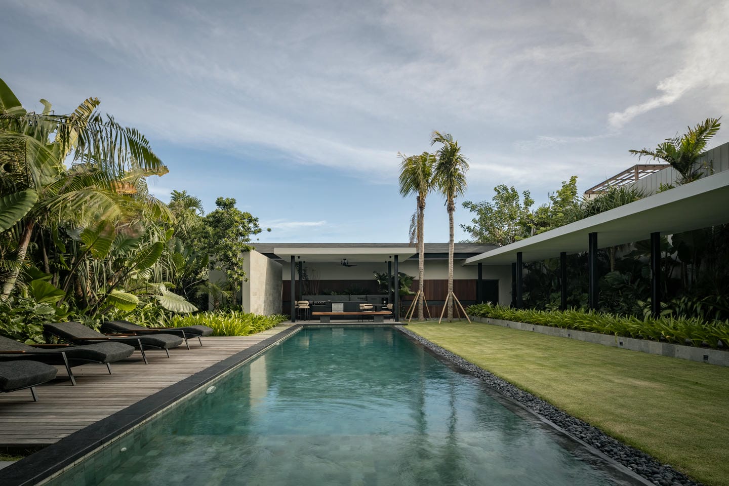 LUXURY 4 BEDROOM VILLA FOR SALE LEASEHOLD IN UMALAS BE-1347 
